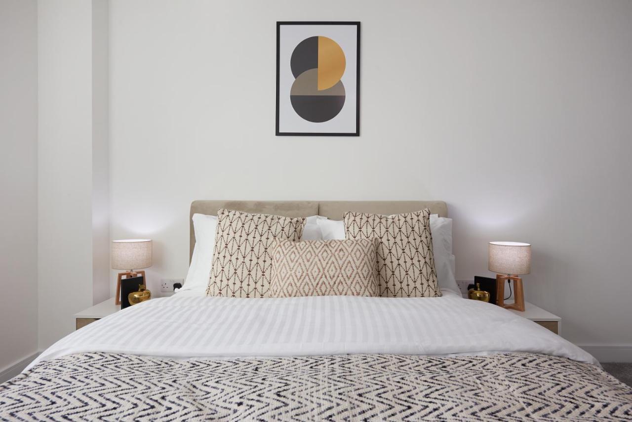 Апартаменты Seven Living Slough - Free Parking & Fast Wi-Fi Экстерьер фото