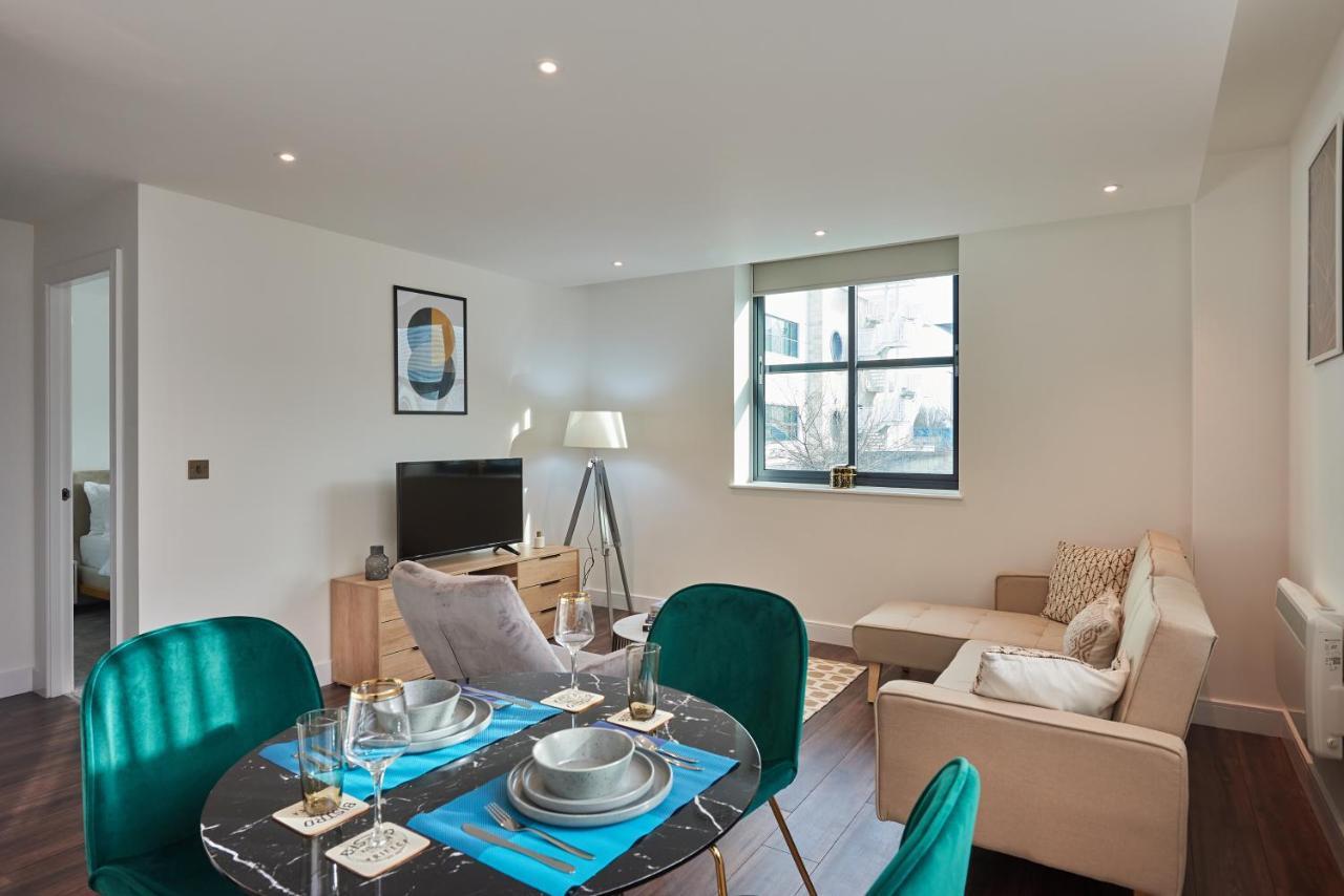 Апартаменты Seven Living Slough - Free Parking & Fast Wi-Fi Экстерьер фото
