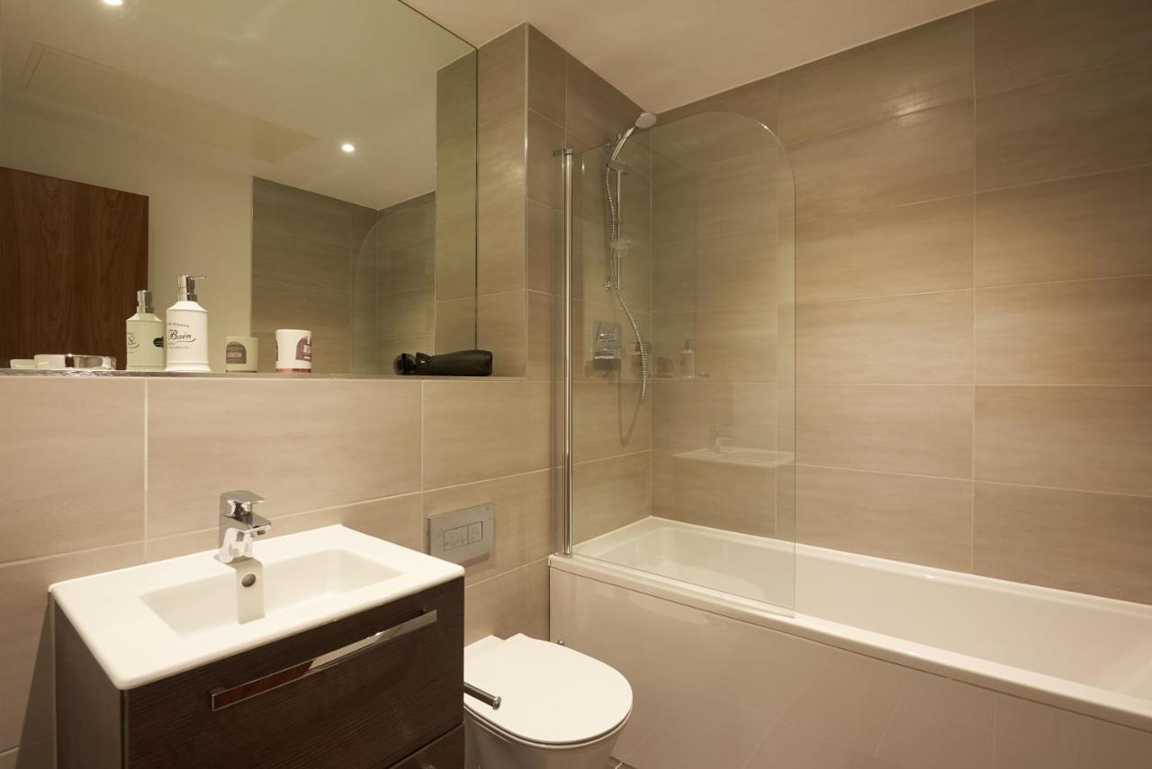 Апартаменты Seven Living Slough - Free Parking & Fast Wi-Fi Экстерьер фото